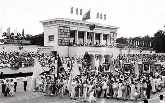 On September 2, 1945, President Ho Chi Minh read the Declaration of Independence, declaring the birth of the Democratic Republic of Vietnam (now the Socialist Republic of Vietnam) at Hanoi’s Ba Dinh Square. (Photo: TTXVN) tuyen-ngon-dl-30195794153805768322163-12579680783393675393315.jpg
