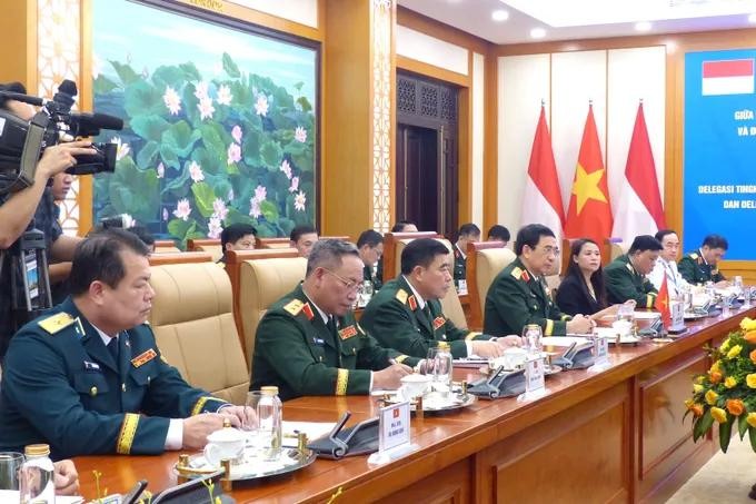 The delegation from the Ministry of National Defense of Vietnam at the talk (Photo: SGGP) 6.jpg