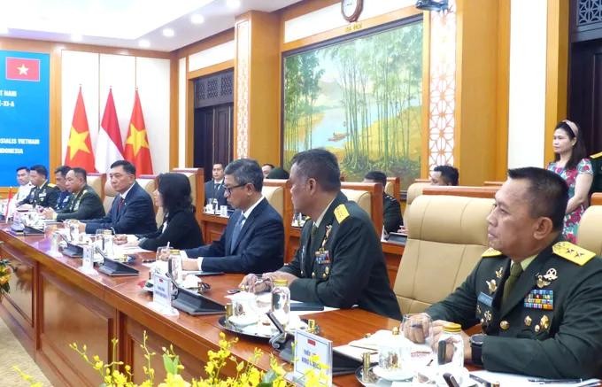 The delegation from the Ministry of National Defense of Indonesia at the talk (Photo: SGGP) 8.jpg