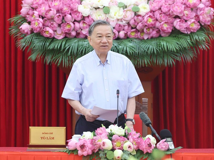 Party General Secretary To Lam speaks at the working session on July 30, discussing the draft documents to be submitted to the 14th National Party Congress. (Photo: VNA) vna-potal-tong-bi-thu-to-lam-chu-tri-buoi-lam-viec-ve-du-thao-cac-van-kien-dai-hoi-xiv-cua-dang-115643646-8180189.jpg
