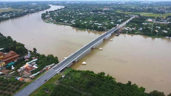 Deputy Prime Minister Tran Hong Ha approves the assignment of the Ho Chi Minh City People's Committee as the governing body for the construction project of Hieu Liem 2 Bridge. (Illustrative photo: SGGP) tp-ho-chi-minh-la-co-quan-chu-quan-thuc-hien-du-an-cau-hieu-liem-2-anh-minh-hoa-7362-774.jpg
