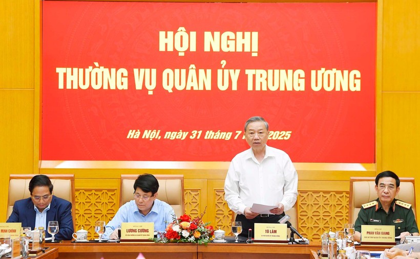 Party General Secretary To Lam speaks at the meeting of the Central Military Commission's Standing Committee on July 31 (Photo: VNA) vna-potal-tong-bi-thu-to-lam-chu-tri-hoi-nghi-thuong-vu-quan-uy-trung-uong-8183523.jpg