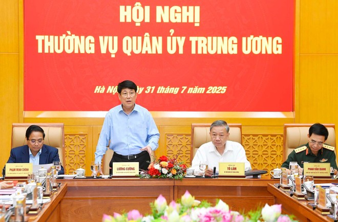 State President Luong Cuong addresses the event. (Photo: VNA) vna-potal-tong-bi-thu-to-lam-chu-tri-hoi-nghi-thuong-vu-quan-uy-trung-uong-8183524.jpg
