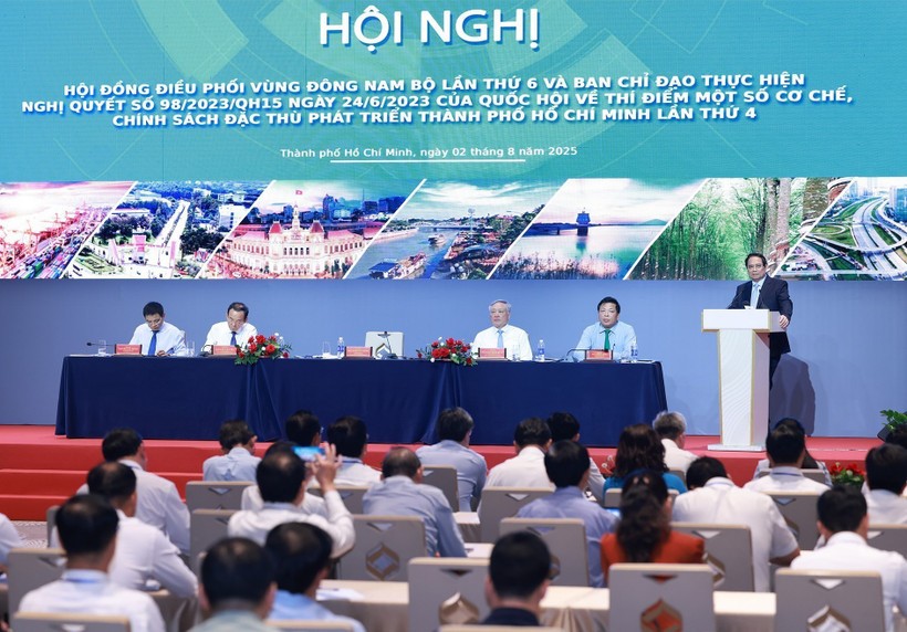 The sixth meeting of the Coordinating Council for the Southeastern Region, and the fourth meeting of the Steering Board for implementing the National Assembly’s Resolution 98/2023/QH15 on August 2 (Photo: VNA) vna-potal-thu-tuong-chu-tri-hoi-nghi-hoi-dong-dieu-phoi-vung-dong-nam-bo-lan-thu-6-va-ban-chi-dao-thuc-hien-nghi-quyet-so-98-8186399.jpg