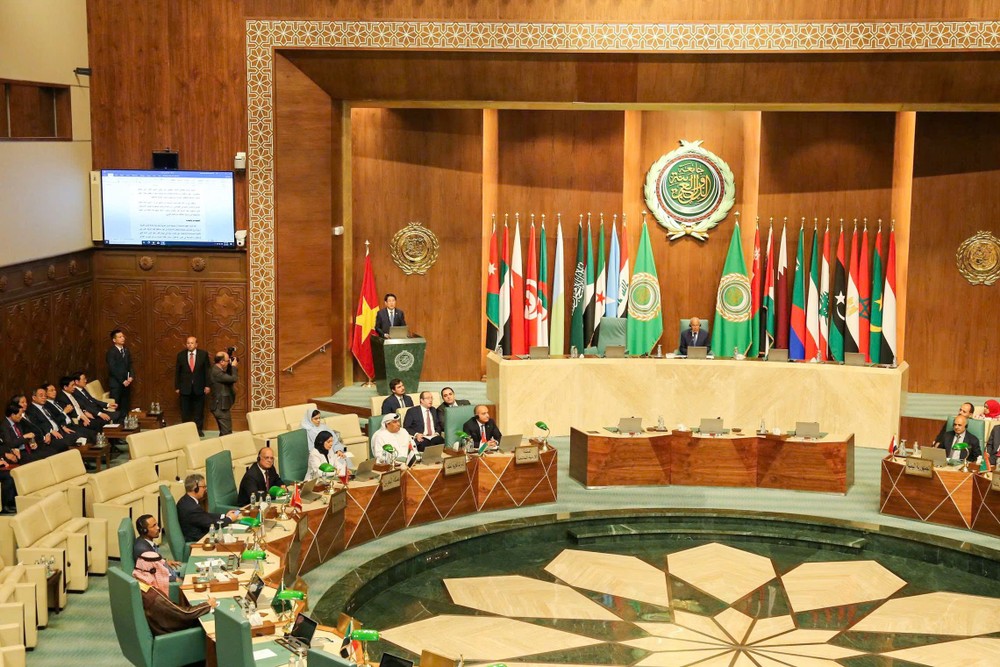 State President Luong Cuong delivers a policy address at the League of Arab States’ headquarters in Cairo on August 4. (Photo: Nhandan) z6872509704283_aa26870f81ba78eb0df4fc1901c0741d-2280x1520.jpg