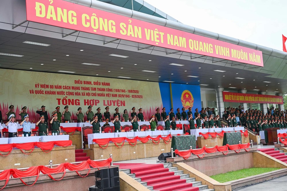 Leaders and officials of the Ministry of National Defense, in coordination with the Ministry of Public Security attend the rehearsal. (Photo: SGGP) 30.jpg