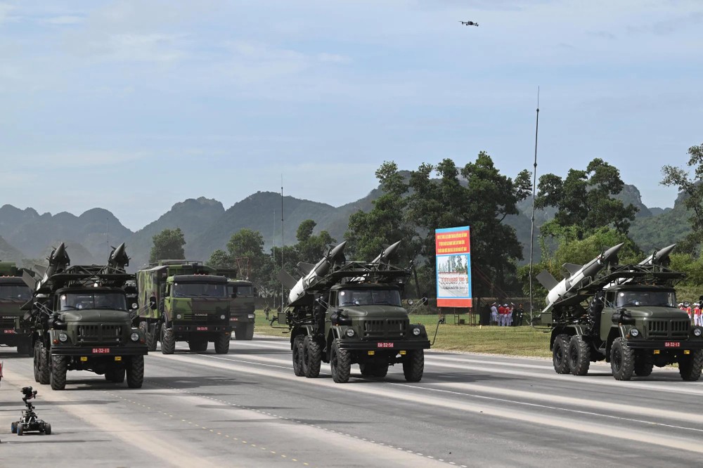 The S-125-VT air defense missile system, modernized by Vietnam 42.jpg