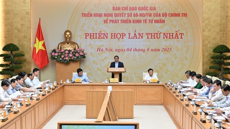 At the inaugural meeting of the national steering committee on private economic development in Hanoi on August 4. (Photo: nhandan) image (1).jpg