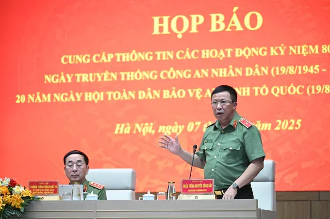 Major General Nguyen Cong Bay, Deputy Director of the Department of Party and Political Work (X03) speaks at the event. (Photo: SGGP) dsc-6041-5047-1817.jpg