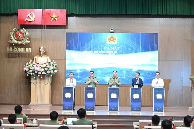 At the launch of the Ministry of Public Security’s electronic information portal (Photo: SGGP) dsc-6121-9061-356.jpg