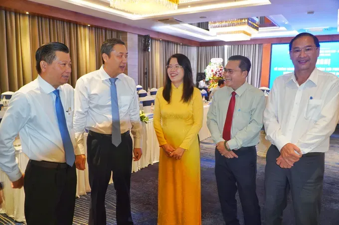 Leaders of HCMC and departments attend the conference. (Photo: SGGP) 1000066306-4223-9789.jpg