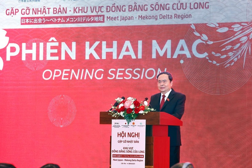 National Assembly Chairman Tran Thanh Man addresses the “Meet Japan – Mekong Delta region” event in Can Tho city on August 8. (Photo: VNA) vna-potal-chu-tich-quoc-hoi-du-phien-khai-mac-xuc-tien-dau-tu-gap-go-nhat-ban-khu-vuc-dong-bang-song-cuu-long-8198628.jpg