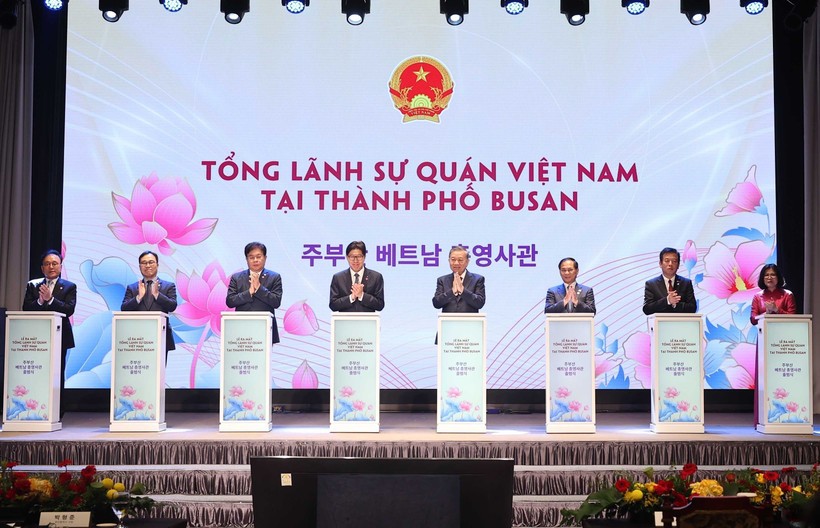 Party General Secretary To Lam speaks at the event. (Photo: VNA) inauguration-ceremony-of-vietnam-consulate-general-in-busan-to-lam-vna.jpg