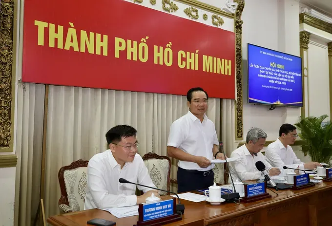 Chairman of the Ho Chi Minh City People’s Committee Nguyen Van Duoc speaks at the conference. (Photo: SGGP) z6901584869150-536771cbf4453a92fc057ef9f9b11a63-4751-8146.jpg