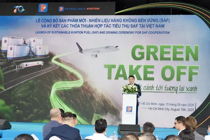 Mr. Uong Viet Dung, Director of the Civil Aviation Authority of Vietnam, speaks at the launching ceremony. (Photo: SGGP) mr-thanh-128-1279.jpg