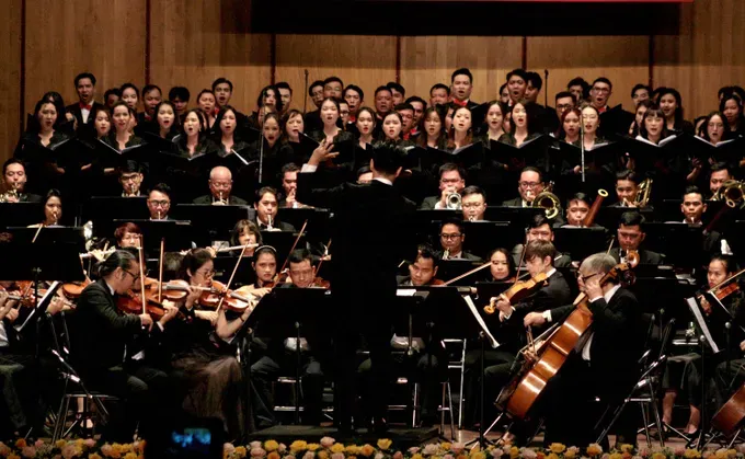 The Autumn Melodies Arts Festival, organized by the Ho Chi Minh City Ballet, Symphony Orchestra, and Opera (HBSO), has been an annual cultural event since its inception in 2005. r6b-9956-6913.jpg