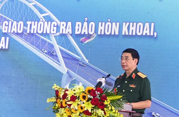 General Phan Van Giang, Minister of National Defense speaks at the event. (Photo: SGGP) 1503288083150256152-1403-1487.jpg