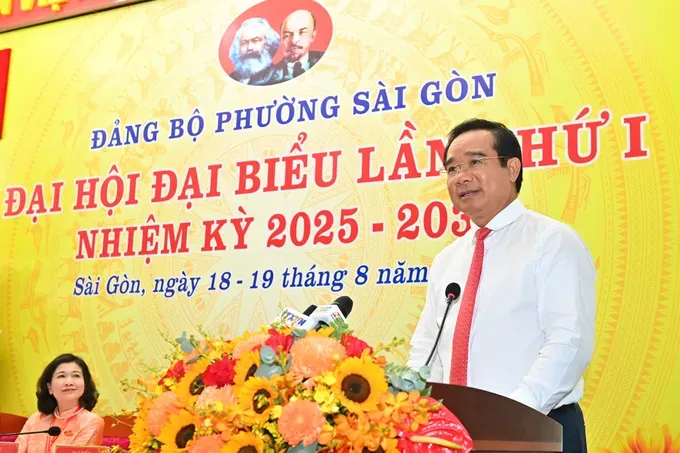 Chairman of the Ho Chi Minh City People’s Committee, Nguyen Van Duoc, speaks at the event. (Photo: SGGP) z6922081135078-ddad7735000b31f2537f5676e3202803-4863-6895.jpg