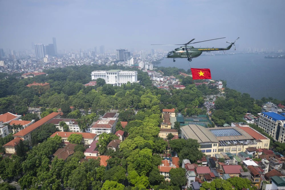 Helicopters fly over Ba Dinh Square. 19.jpg