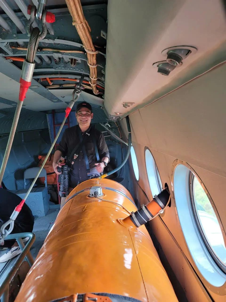 A reporting team from Sai Gon Giai Phong Newspaper are present at Hoa Lac Airfield to join the flight formation. 38.jpg