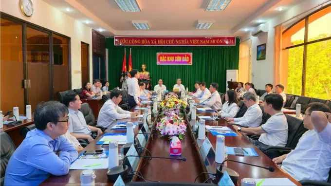 A delegation of Ho Chi Minh City officials and leaders from major general and specialized hospitals conducted a field visit to Con Dao Special Zone on July 16. (Photo: SGGP) 1000005095-8716-8495.jpg