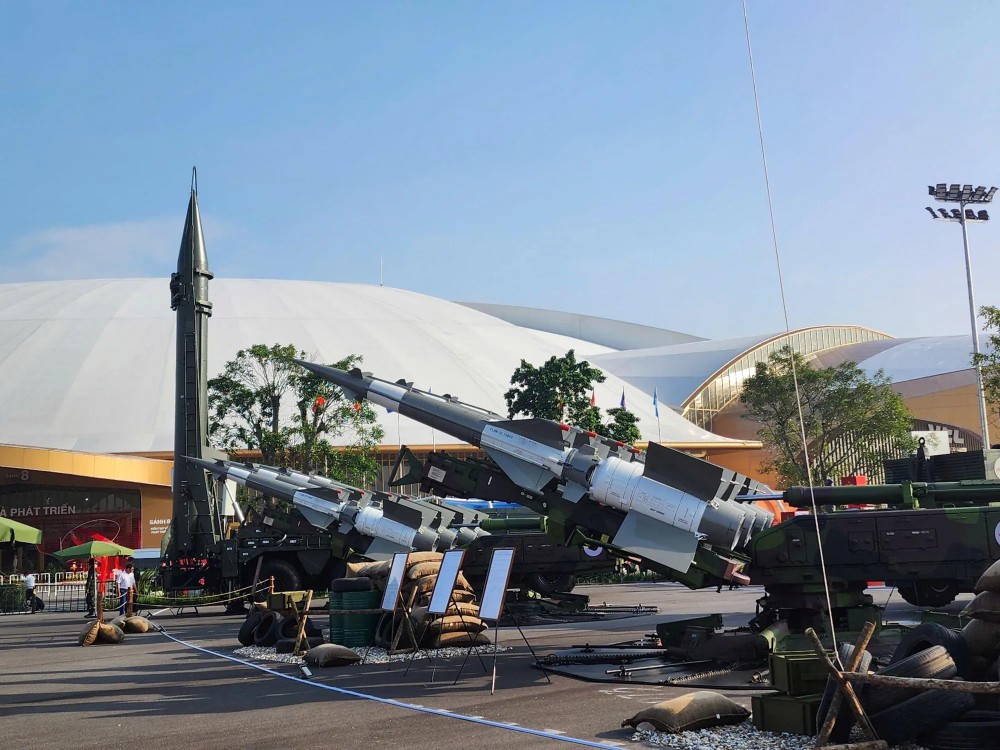 A wide array of military equipment is on display in the Ministry of National Defense's exhibition area. (Photo: SGGP) 7.jpg