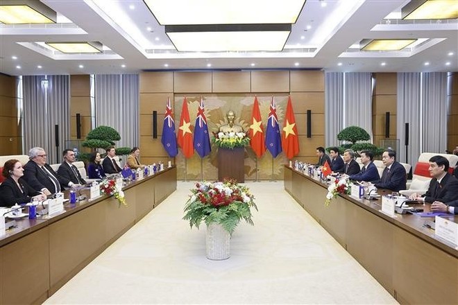 An overview of the talks between Chairman of the National Assembly Tran Thanh Man and Speaker of the New Zealand House of Representatives Gerry Brownlee in Hanoi on August 28. (Photo: VNA) vna-potal-chu-tich-quoc-hoi-tran-thanh-man-hoi-dam-voi-chu-tich-quoc-hoi-new-zealand-8240252.jpg