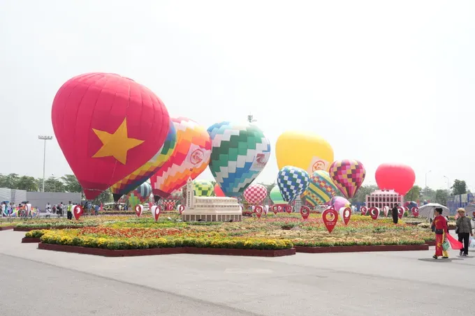 HCMC's exhibition area under the theme “Ho Chi Minh City—Spirit of the Era, Shaping the Future,” (Photo: SGGP) 28-8-28-7547-7982.jpg