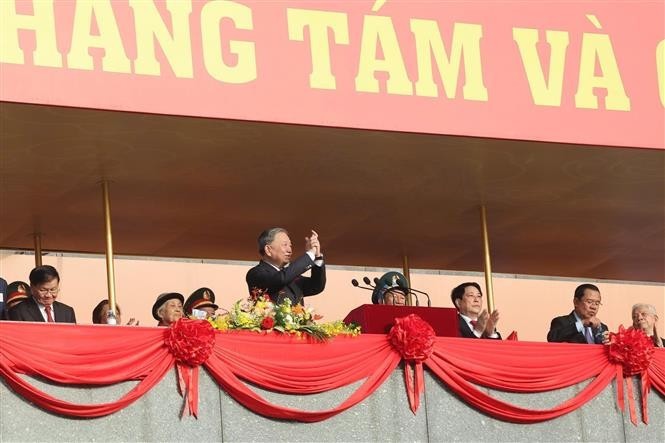 Party General Secretary To Lam (standing) and delegates attend the ceremony. (Photo: VNA) general-secretary.jpg
