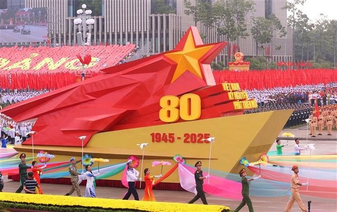 A model vehicle symbolizing the 80th anniversary of the August Revolution and National Day of the Socialist Republic of Vietnam. (Photo: VNA) vehicle.jpg
