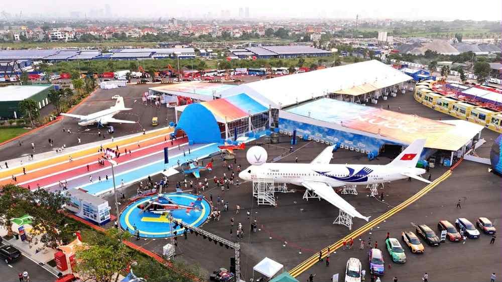 The exhibition, titled “80 Years of Independence, Freedom, and Happiness,” marking the 80th anniversary of National Day (September 2, 1945 – September 2, 2025) in Hanoi attracted more than 300,000 visitors over its first two days. dfa8130d-a8ee-4f4e-bc33-95823bf34191.jpg