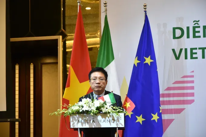 Deputy Minister of Finance Ho Sy Hung speaks at the forum. (Photo: SGGP) thu-truong-ho-sy-hung-7536-5904.jpg