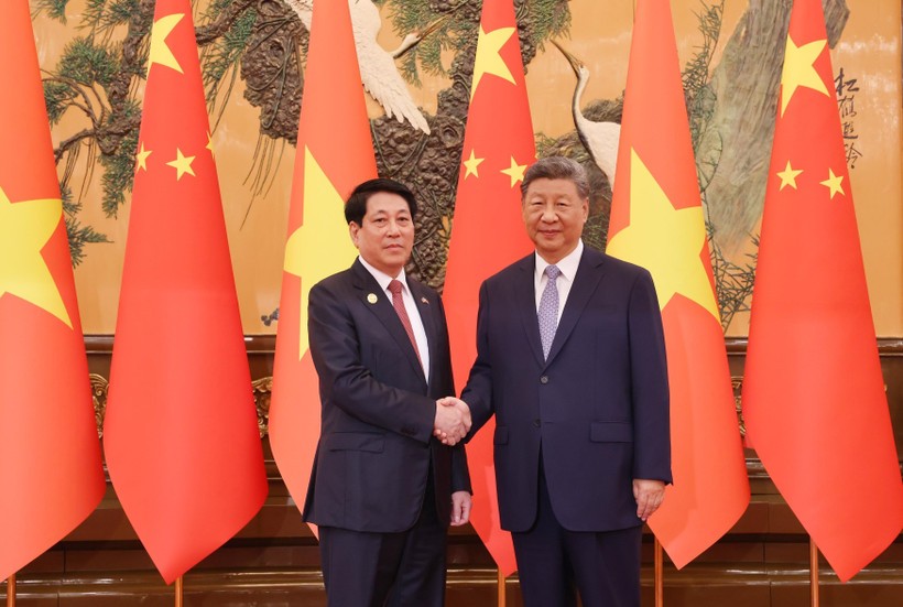 State President Luong Cuong (left) meets with Party General Secretary and President of China Xi Jinping in Beijing on September 4. (Photo: VNA) vietnamese-president-holds-talks-with-top-chinese-leader-1.jpg
