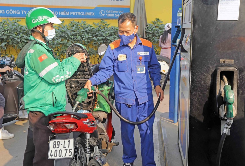 Illustrative photo (Photo: VNA) xang.jpg