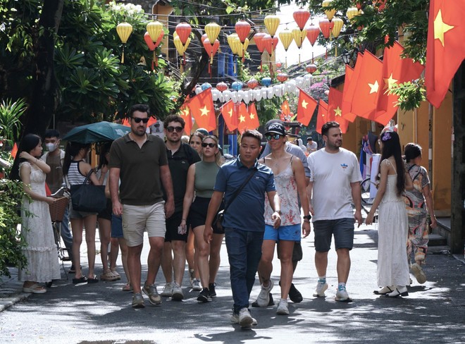International tourists visit Hoi An Ancient Town (Photo: VNA) hoi-an-ancient-town.jpg