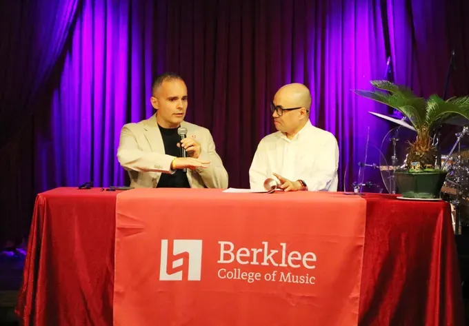 Mr. Daniel Abussi, Deputy Director of Admissions at Berklee College of Music, visits Ho Chi Minh City to provide information on admissions and scholarships. (Phhoto: SGGP) aimg-0266-2076-3144.jpg