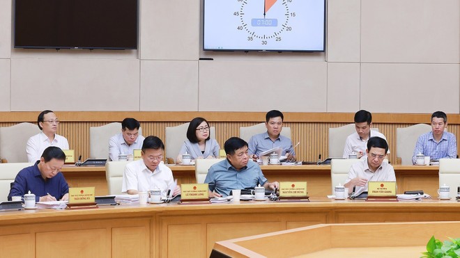 Participants at the session on September 13 (Photo: VNA) vna-potal-thu-tuong-chu-tri-phien-hop-chinh-phu-chuyen-de-ve-xay-dung-phap-luat-thang-9-nam-2025-phien-thu-hai-8272856.jpg