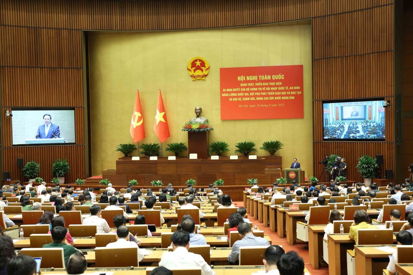 Prime Minister Pham Minh Chinh addresses the conference in Hanoi on September 16 (Photo: VNA) vna-potal-hoi-nghi-toan-quoc-quan-triet-trien-khai-thuc-hien-4-nghi-quyet-cua-bo-chinh-tri-8277296.jpg