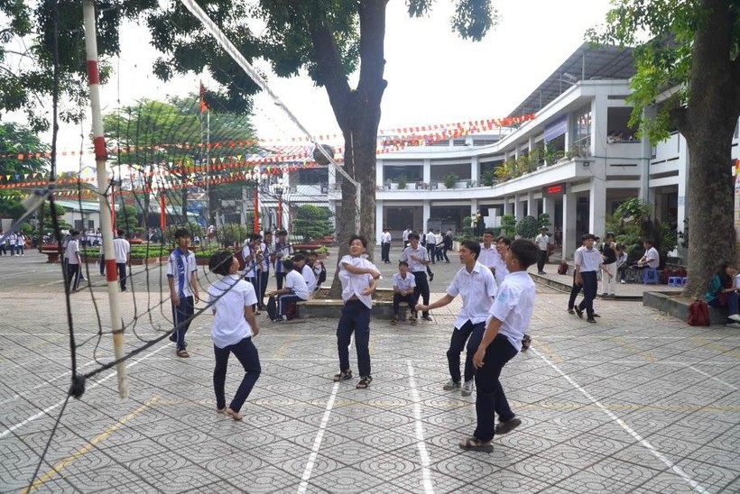 Students at Nguyen Thuong Hien High School during a break time (Photo: laodong.vn) hoc-sinh-02.jpg