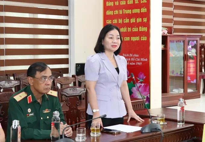 Standing Vice Chairwoman of the Ho Chi Minh City Fatherland Front Committee, Truong Thi Bich Hanh speaks at the event. (Photo: SGGP) hotro1.jpg