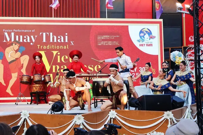 Numerous performances and cultural exchanges are organized throughout the duration of the exhibition. 337b8b6a-1cd1-43bd-8cdf-72297ee5b7cc-3160-4532.jpg