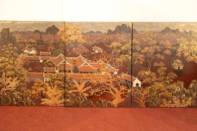 “Chua Thay” (Thay Pagoda), a lacquered triptych measuring 180 x 80 cm by Tran Phuc Duyen (Photo: Nhandan) image.jpg
