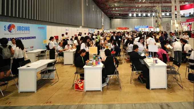 Businesses engage in B2B networking at 'Vietnam International Sourcing 2025' guc01845-4663-8128.jpg