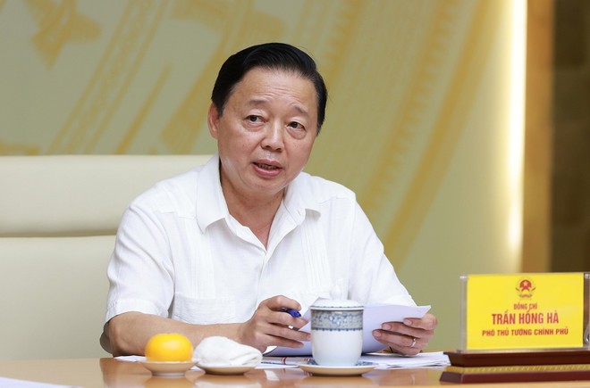 Deputy Prime Minister Tran Hong Ha, Head of the National Steering Committee on combating IUU fishing, chairs its 16th session on October 7, 2025. (Photo: VNA). hong-ha.jpg