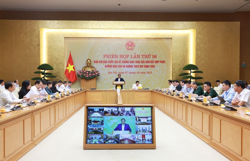 Prime Minister Pham Minh Chinh speaks at the 16th session of the National Steering Committee on combating IUU fishing on October 7, 2025. (Photo: VNA) vna-potal-thu-tuong-chu-tri-phien-hop-lan-thu-16-cua-ban-chi-dao-quoc-gia-ve-chong-khai-thac-hai-san-bat-hop-phap-8322928.jpg