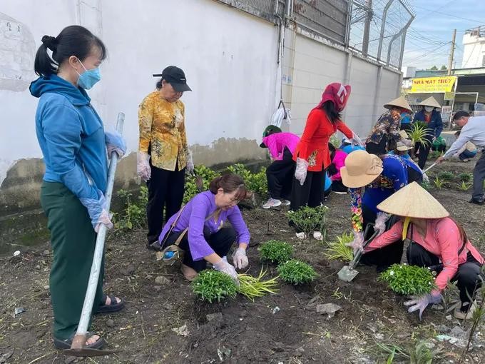 This is the third project carried out by the Binh Hoa Ward Women’s Union in celebration of the upcoming Party Congress at all levels. 9.jpg