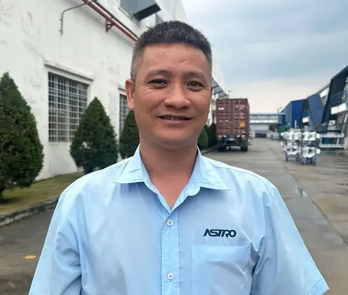 Mr. Le Cong Hoang, Secretary of the Party Committee and Workshop Manager at Astro Engineering Vietnam Co., Ltd., Binh Duong Ward ong-le-cong-hoang-6516-2674.jpg
