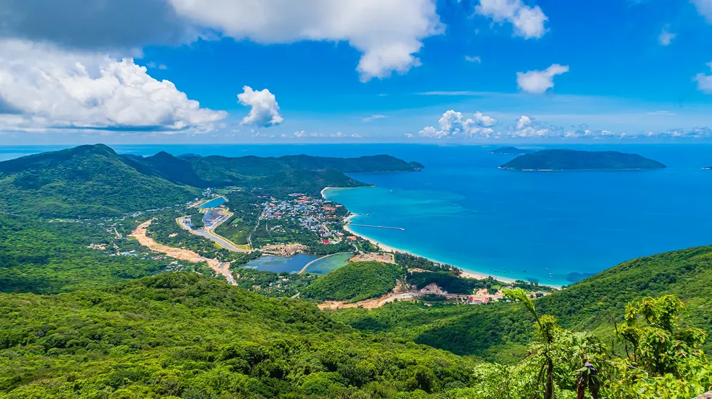 Con Dao National Park in Con Dao Special Zone, Ho Chi Minh City (Photo: SGGP) psa-anh1-toan-canh-rung-con-dao-6694-3233.jpg
