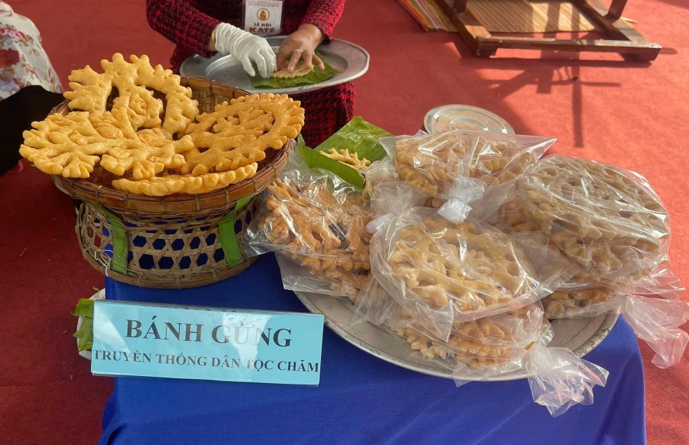 Ginger cake, a traditional delicacy of the Cham people chamld5.jpg