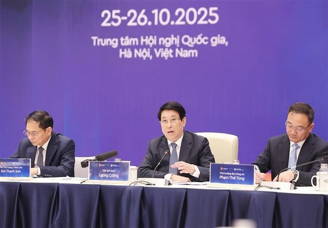 State President Luong Cuong (C) requests thorough preparations for the UN Convention against Cybercrime signing ceremony (Photo: VNA) luong-cuong-2.jpg